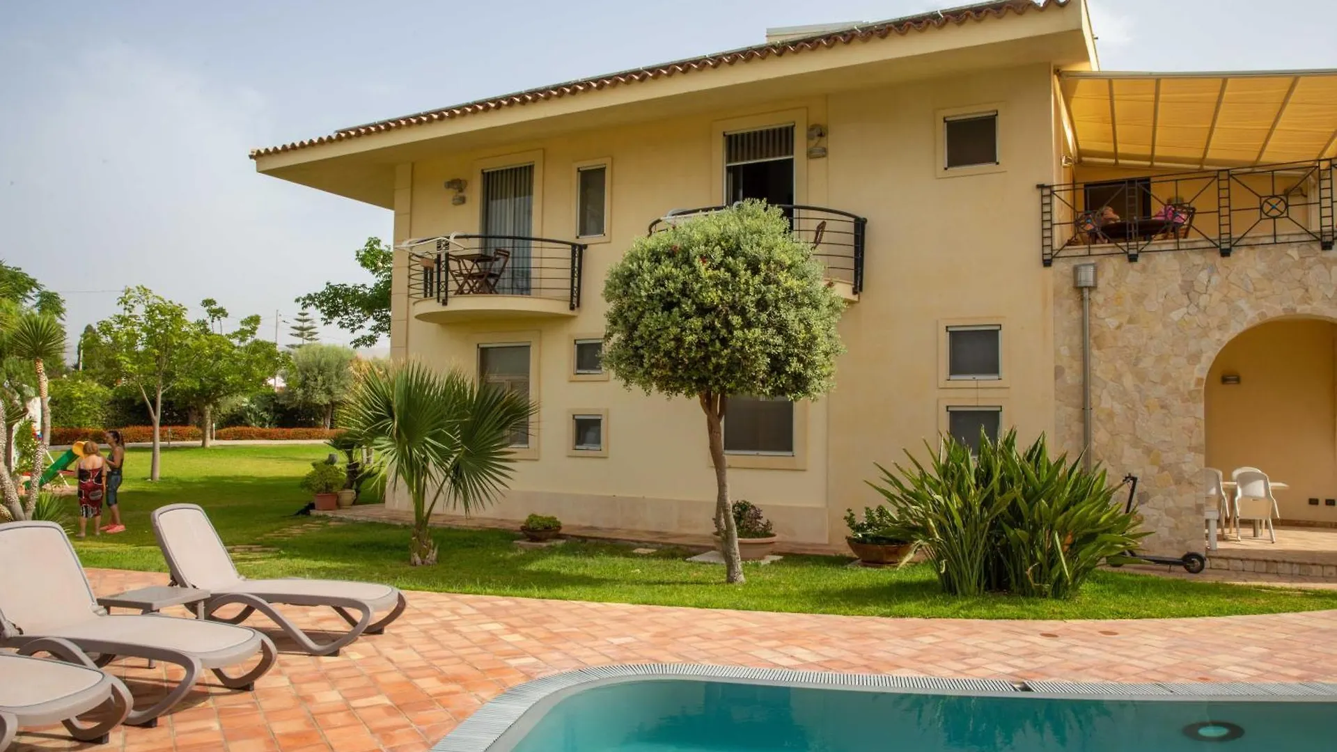 Villa Libeccio Appartment With Shared Swimming Pool, At 200 Meters From The Beach, Solarium And Private Parking Avola Holiday home